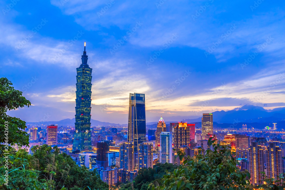 Naklejka premium Nocny widok na Tajpej, Tajwan