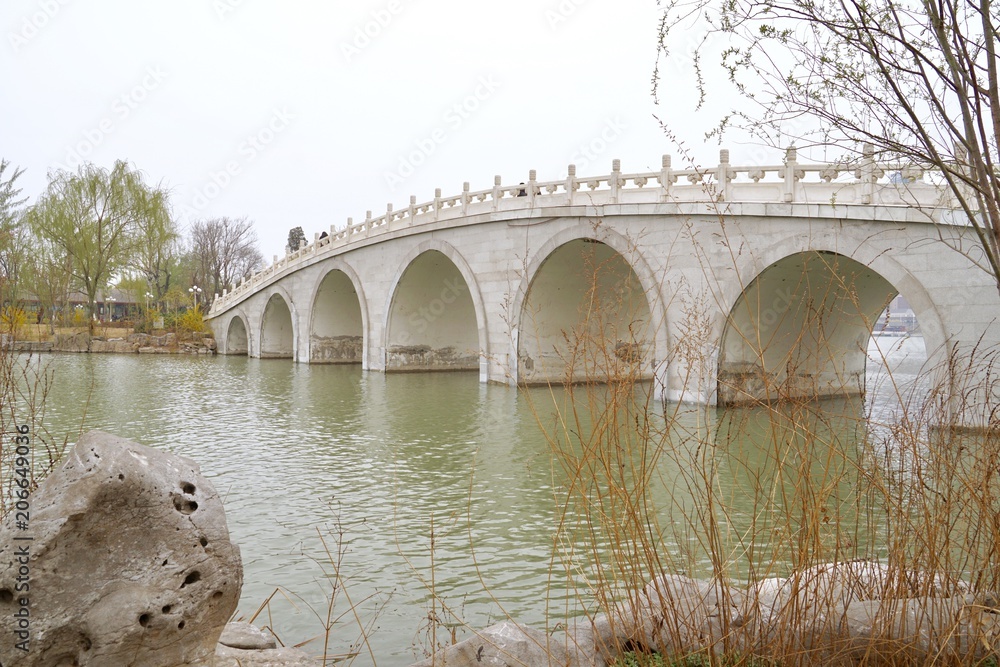 Fototapeta premium White Chinese Bridge.