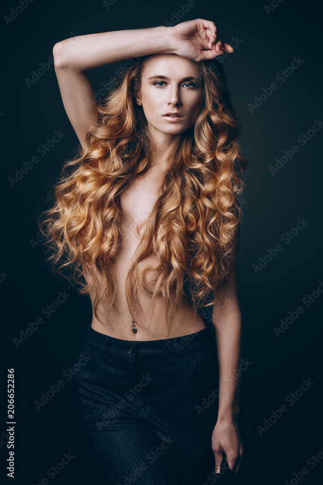Naklejka premium topless sexy girl
