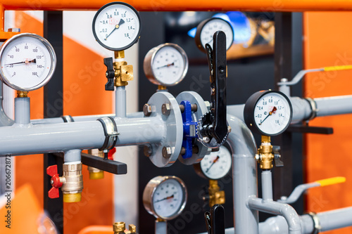 Fotografie The pipeline system is equipped with pressure gauges and ball valves