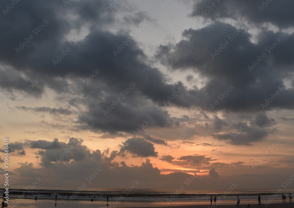 Fototapeta premium バリ島の夕暮れの浜辺