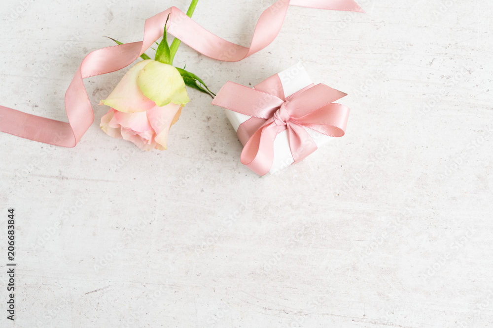 Gift box with pink bow Gift box with pink bow