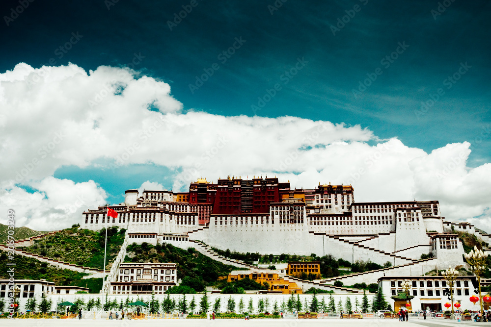 Fototapeta premium Potala Palace Time Lapse. Dalai lama place. Lhasa, Tibet