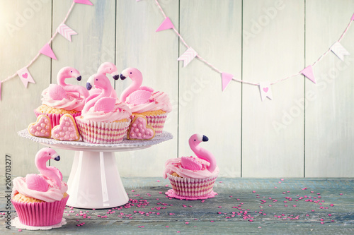 Flamingo cup cakes photo