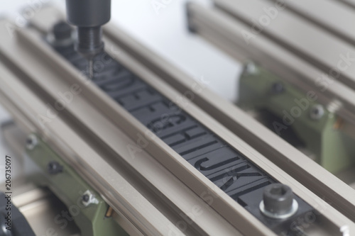 Engraving device pantograph with letterpress alphabet