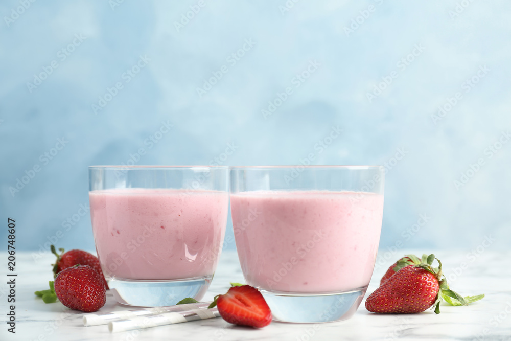 Glasses with healthy detox smoothie and strawberries on table Glasses with healthy detox smoothie and strawberries on table