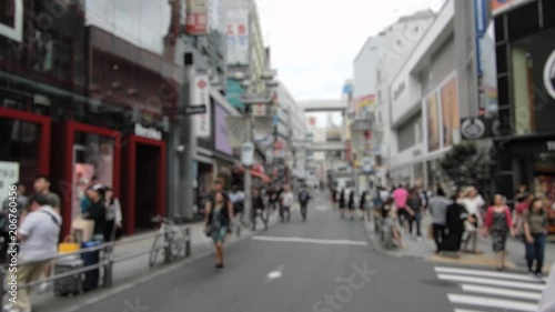 休日昼間の渋谷センター街、井の頭通りの歩行者、雑踏