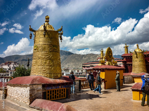Fotografi The rooftop of the Jokhang Temple, Lhasa, Tibet