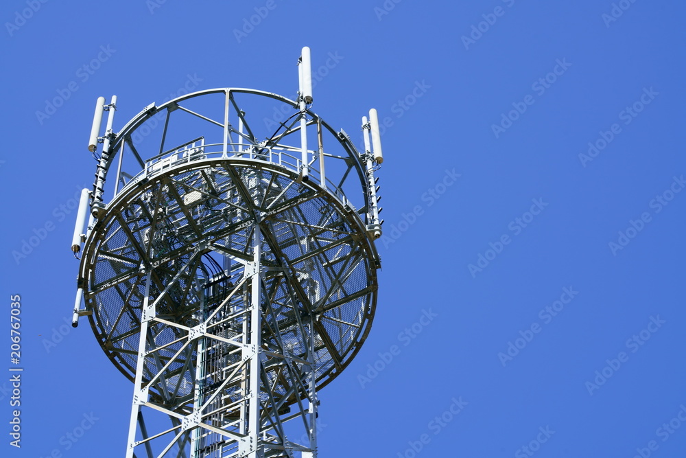 携帯電話の基地局鉄塔とアンテナ Stock 写真 Adobe Stock