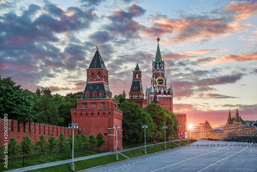 Башни Кремля Москвы на закате Spasskaya and other towers in the evening sky