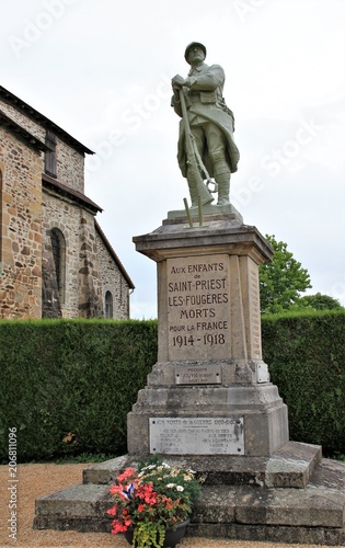 Wallpaper Mural Monument aux morts de saint-Priest-les-fougères(Dordogne) Torontodigital.ca