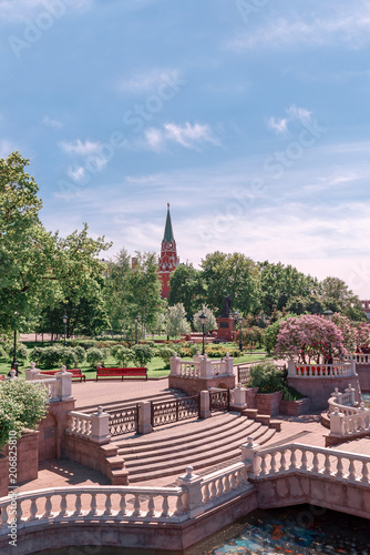 Canvas Print Alexandrovsky garden in the spring