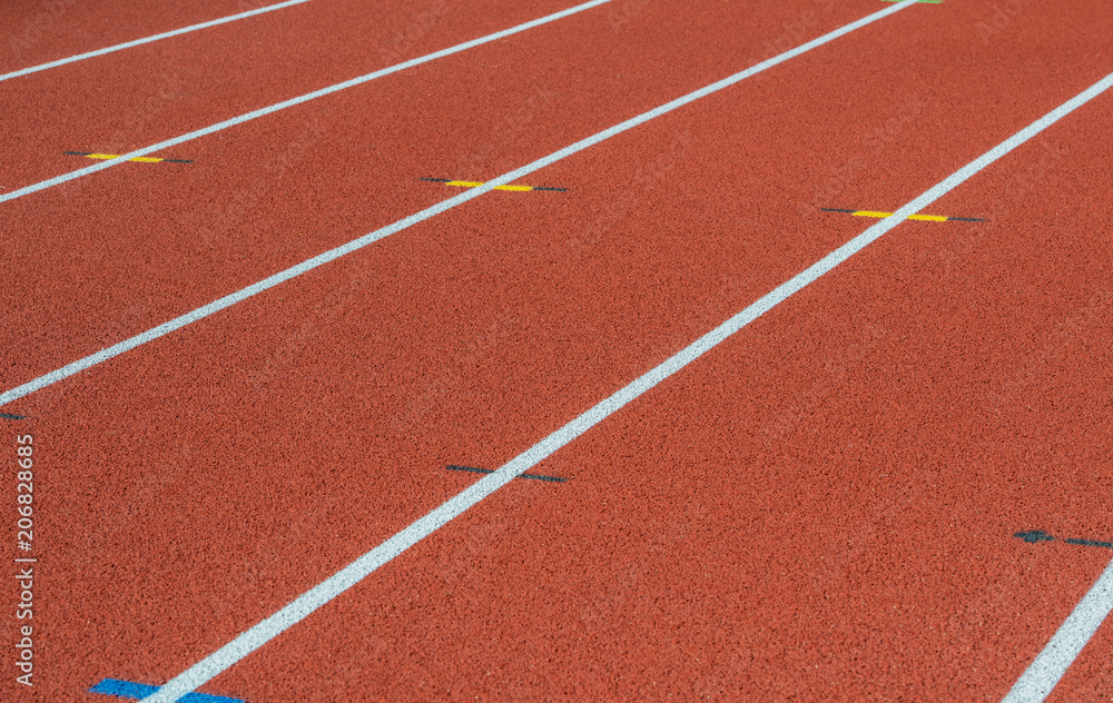 Laufbahnmarkierung auf einer Leichtathletikbahn Laufbahnmarkierung auf einer Leichtathletikbahn