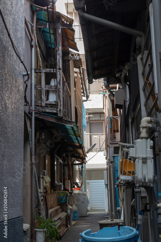 Fototapeta Naklejka Na Ścianę i Meble -  Back alley of downtown Tokyo