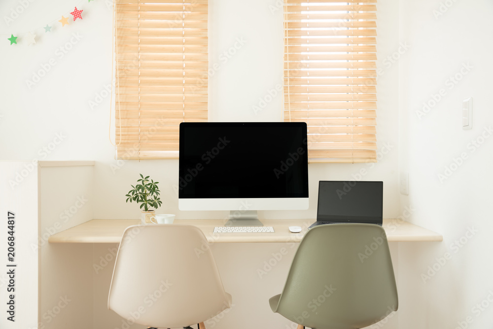 Obraz premium リビングにあるパソコンスペース