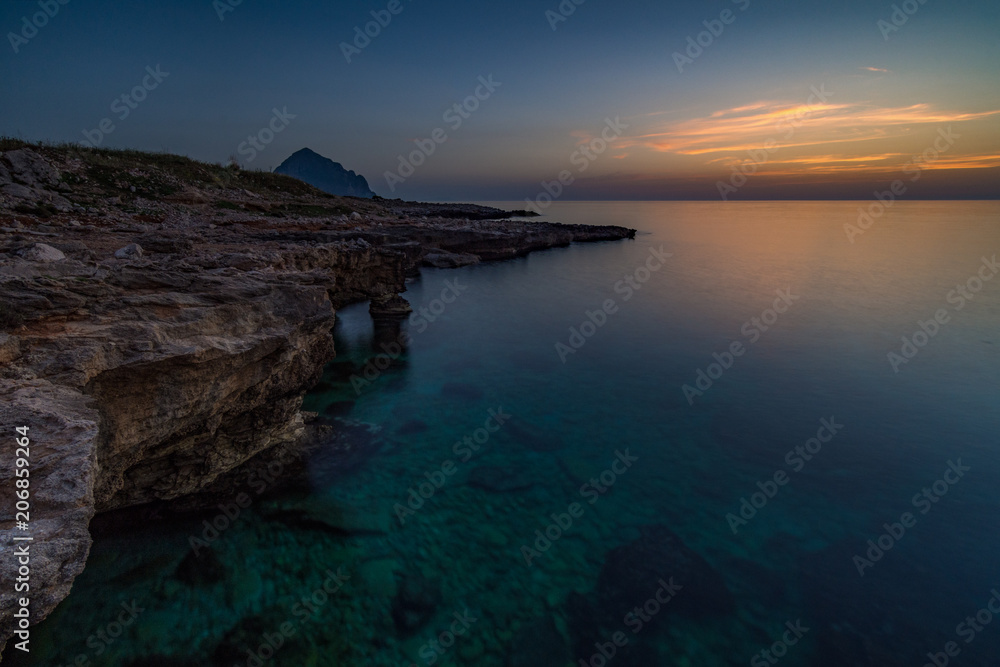 La baia di Macari al crepuscolo, Sicilia La baia di Macari al crepuscolo, Sicilia