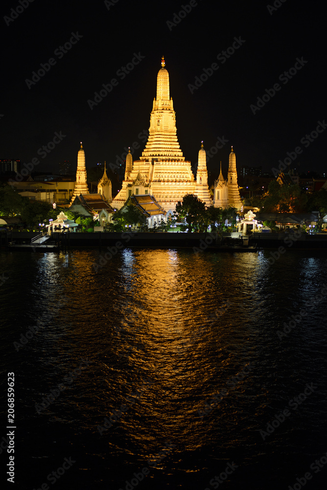 Night view of Wat Arun temple and Chao Phraya river
