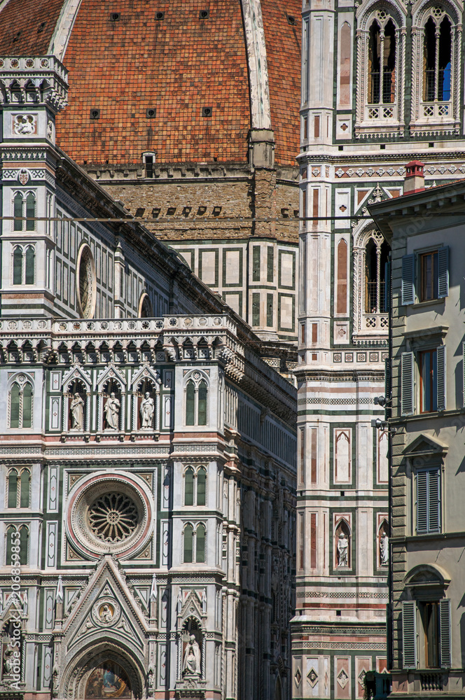 Obraz premium Close-up of the dome of the Santa Maria del Fiore Cathedral and Giotto's Campanile (bell tower). In the town of Florence, the famous and amazing capital of the Italian Renaissance. Tuscany region