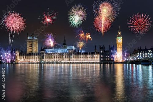 Photography Feuerwerk über dem Westminster Palast und dem Big Ben Turm an der Themse in Lond