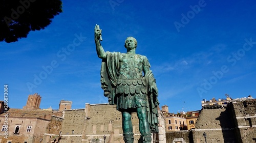 Bronzestatuen der Cäsaren Roms, vor dem Trajansforum photo