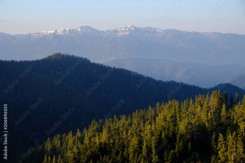 Gruzja, Park Narodowy Borjomi – Kharagauli - górski krajobraz o świcie w okolicach Lomis Mta 