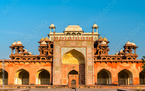Foto Tomb of Akbar the Great at Sikandra Fort in Agra, India