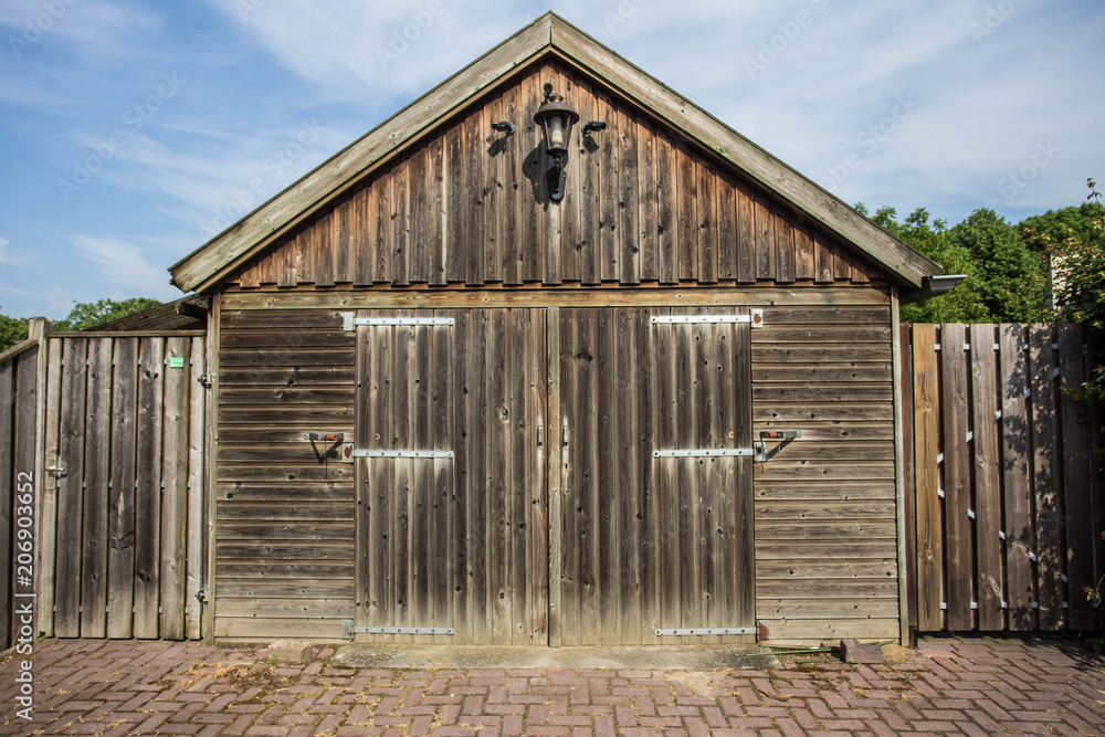 Naklejka premium detail of a brown wooden vintage barn on a farm