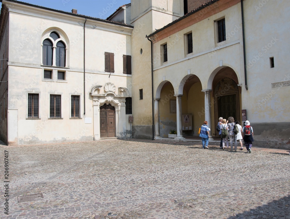 Sabbioneta, in provincia di Mantova, Italia. Ingresso alla Chiesa dell'Incoronata.