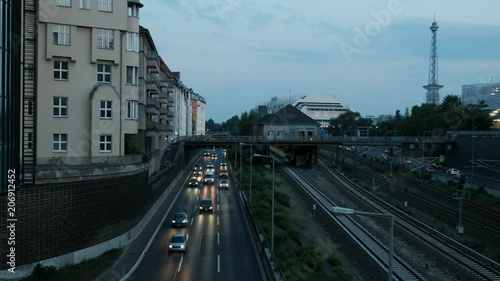 Strassenverkehr auf der A100 zu Berlin