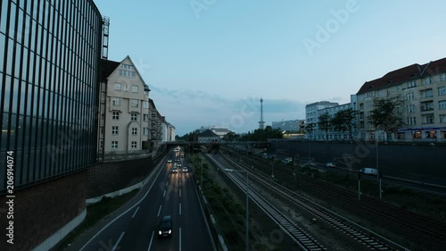 Strassenverkehr auf der A100 zu Berlin