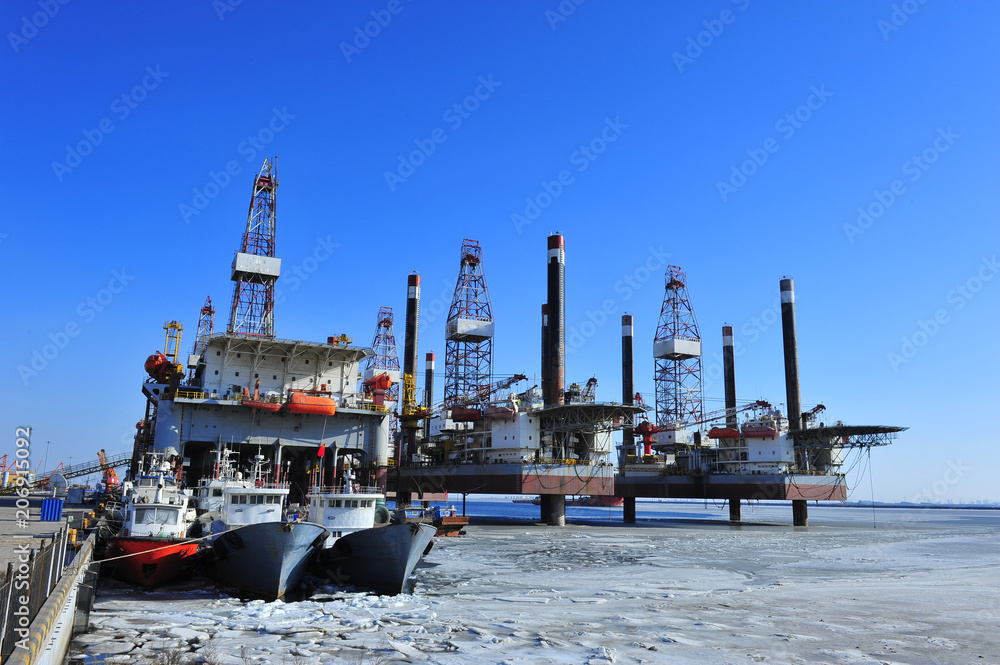 Fototapeta premium Offshore drilling platform