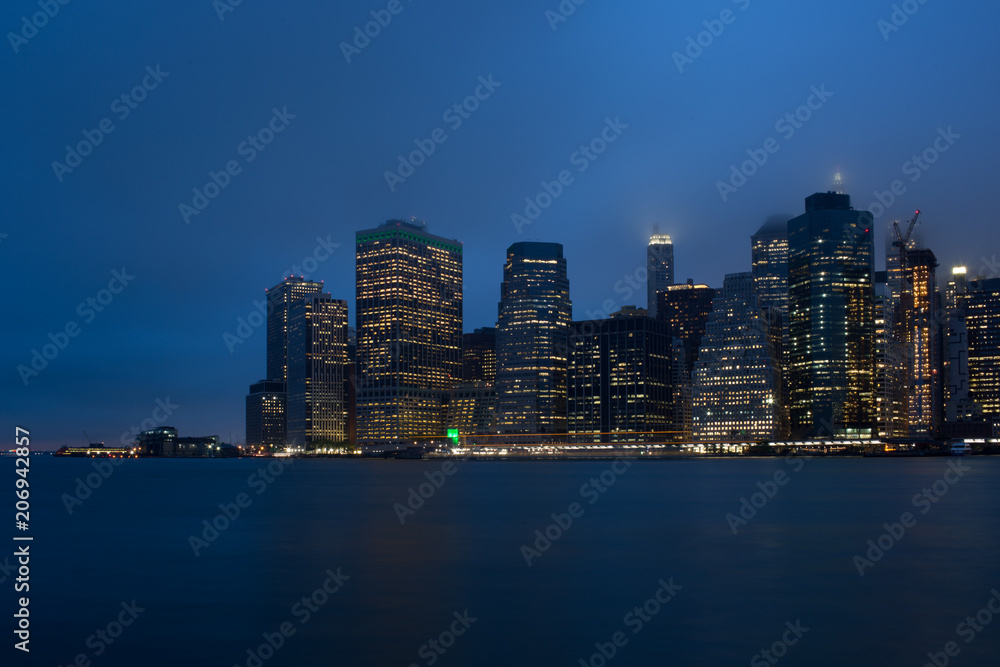 Manhattan di sera sul fiume Hudson