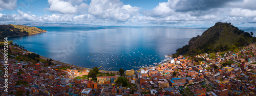 фотографія Aerial panorama of the lake of Titicaca and the town of Copacobana during the su