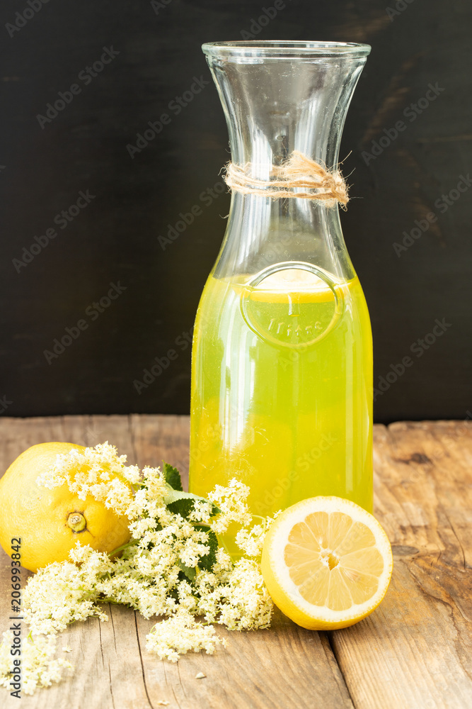 Holundersirup für Sekt und Hugo Holundersirup für Sekt und Hugo