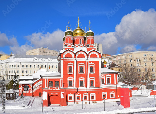 The cathedral was part of the Znamessky Monastery, which was discovered in the 17th century. In 1923 the monastery was closed. In 1972, the Znamensky Cathedral was rebuilt. Since 1992, the divine serv