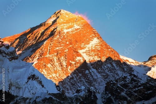 Evening view of mount Everest from Gokyo valley
