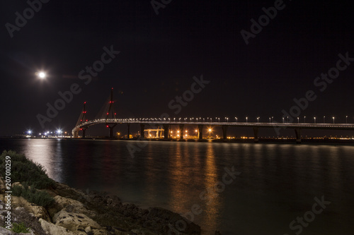 Obraz na płótnie puente constitucion cadiz w salonie