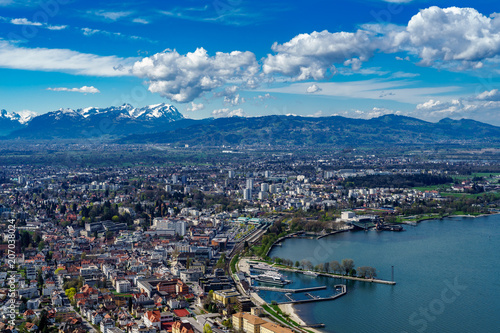 A, Vorarlberg, Blick über Bregenz, auf den Bodensee, die Festspielbühne und ins das Rheintal mit dem Alpsteingebirge