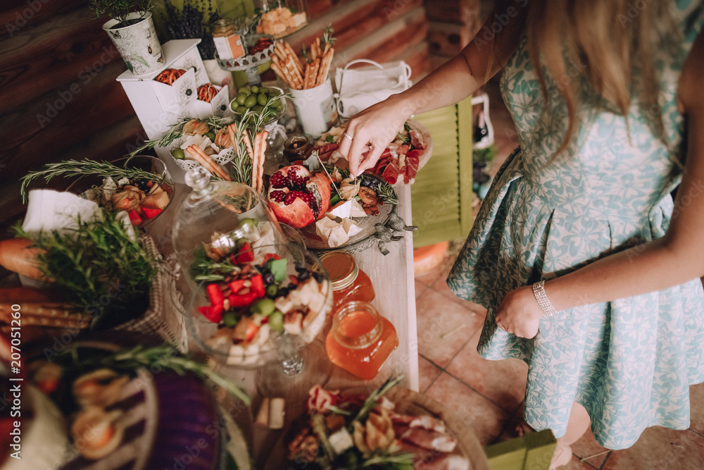 Fototapeta premium girl takes slice cheese decorated table cakes