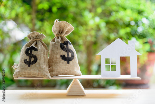Konstfotografi Home loan / reverse mortgage or transforming assets into cash concept : House pa