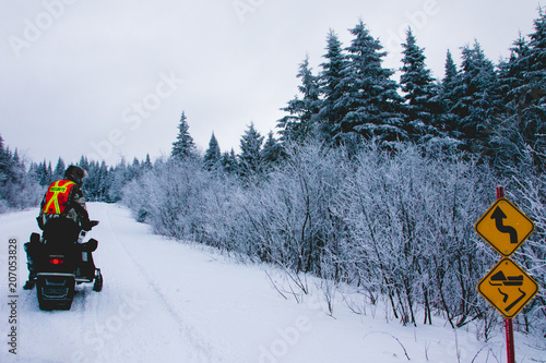 motoneige en montagne