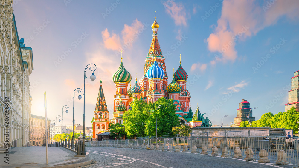 St. Basil's Cathedral at Red Square in Moscow - obrazy, fototapety, plakaty 