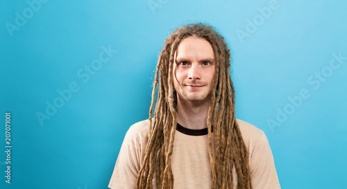 Valokuva Happy young man with dreadlocks on a solid background