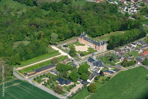 photo aérienne du château d'Heudicourt dans l'Eure en France