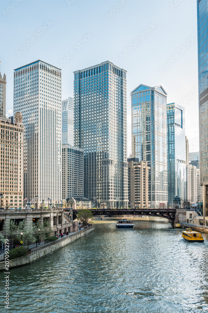 Fototapeta premium Chicago River i centrum Chicago Skyline, USA