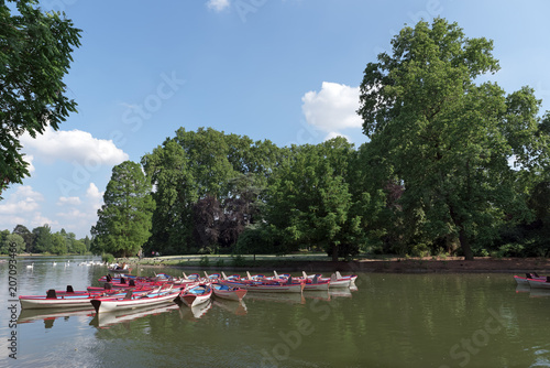 Daumesnil lake in Paris city