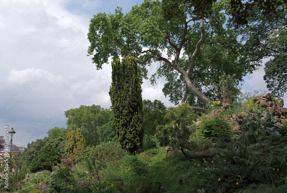 Fototapeta premium The Monceau park in Paris city