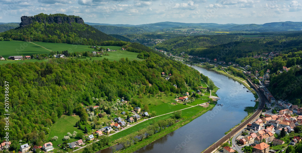 Fototapeta premium Panorama vom Lilienstein