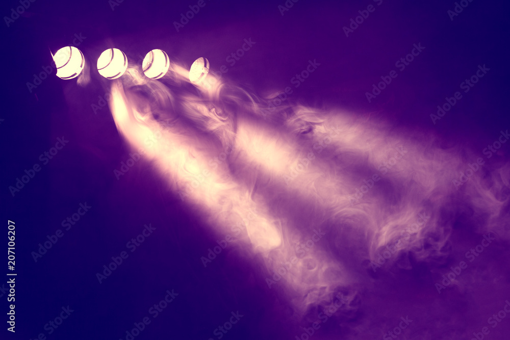 Naklejka premium Fondo musical.Luces de escenario y focos.Concepto de música en directo y conciertos