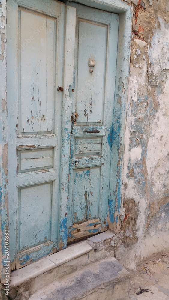 Portal in einer Gasse in der Altstadt von Sousse/Tunesien Portal in einer Gasse in der Altstadt von Sousse/Tunesien